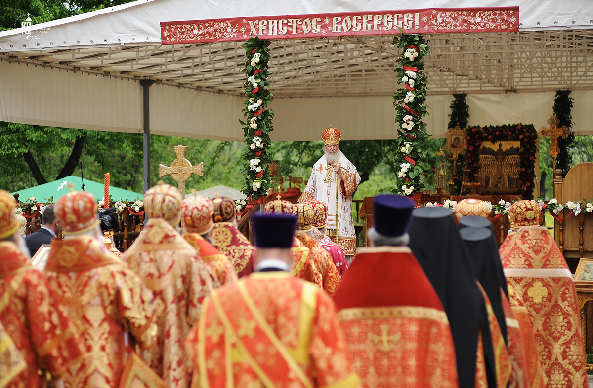 Патриарх Кирилл: за нашими спинами — жертва тысяч и тысяч мучеников